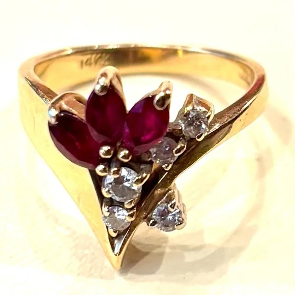 Genuine Vintage 1985 Diamond and Ruby Ring Set in 14k Gold Gorgeous Ring Size 6 - Picture 4 of 8